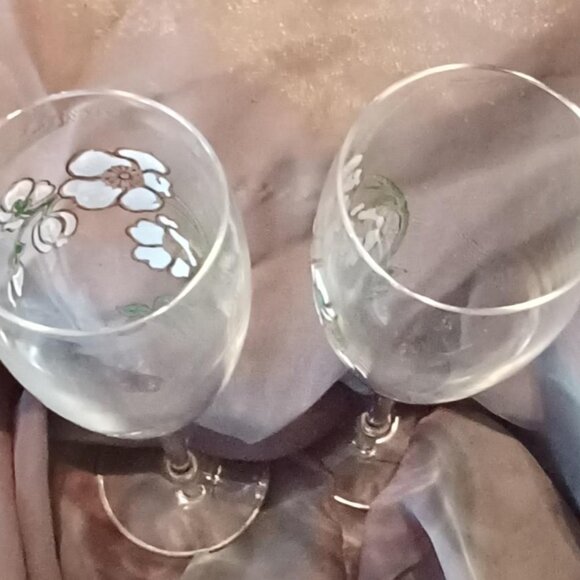 PAIR OF VINTAGE PERRIER-JOUET BELLE EPOQUE FLORAL CHAMPAGNE FLUTES - Picture 3 of 4